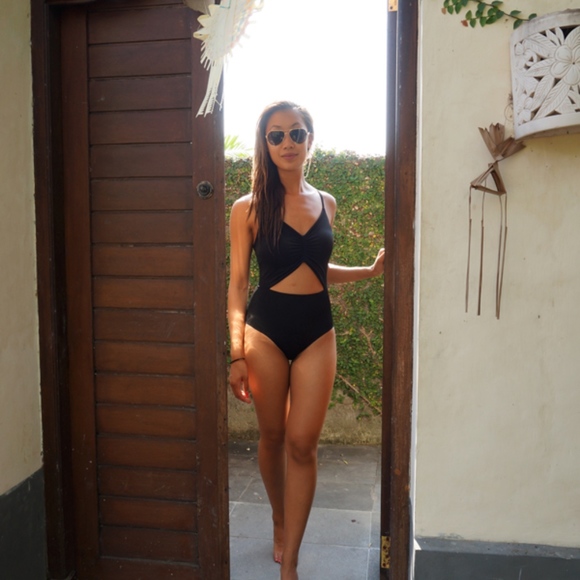 Black one-piece bathing suit - Picture 3 of 3